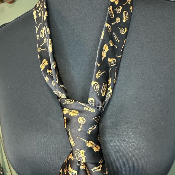 Silk Black and Gold Musician’s Tie ❤️🔥 - Picture 3 of 4